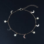 Bracelet chaîne à breloques lune et étoiles, ton doré — VoxArcana