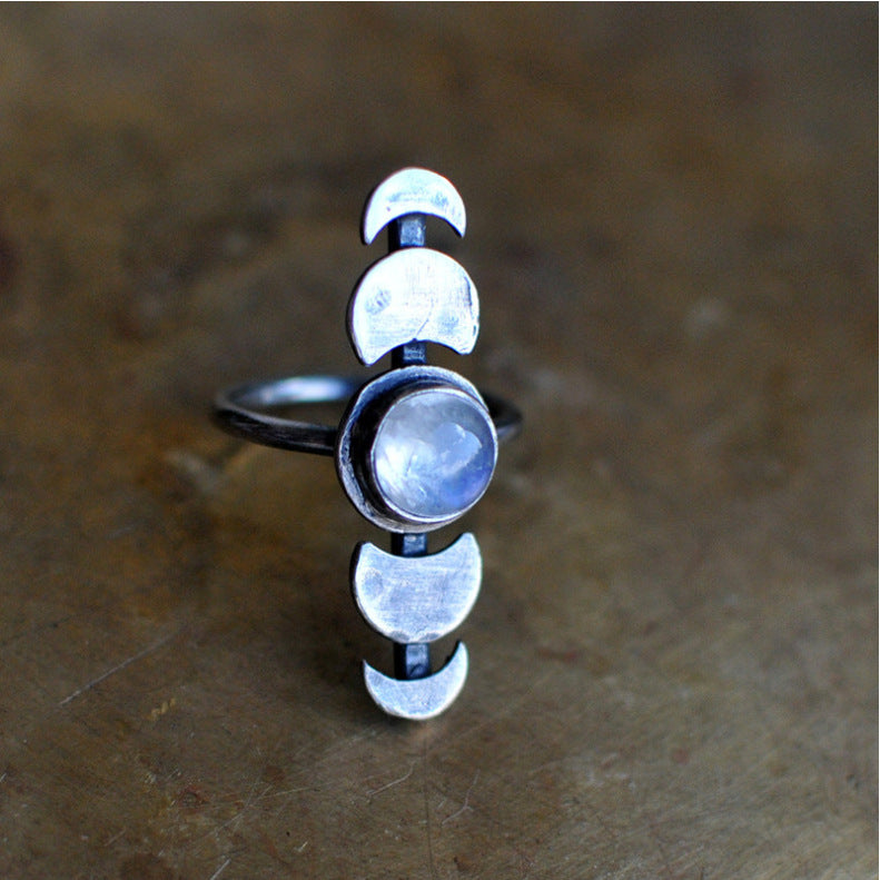 Bague phases de lune à cabochon aspect pierre de lune, ton argenté — VoxArcana