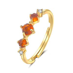 Bague fine dorée à trois pierres orange — VoxArcana