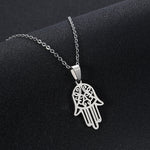 Collier pendentif main de Fatma, acier inoxydable, ton argenté — VoxArcana