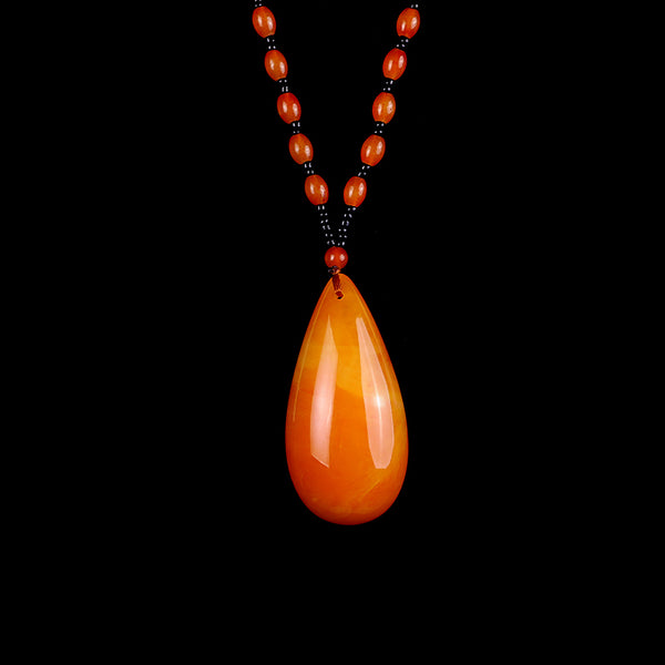 Collier pendentif goutte orange façon ambre, chaîne de perles — VoxArcana